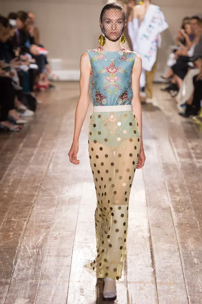 Look 7